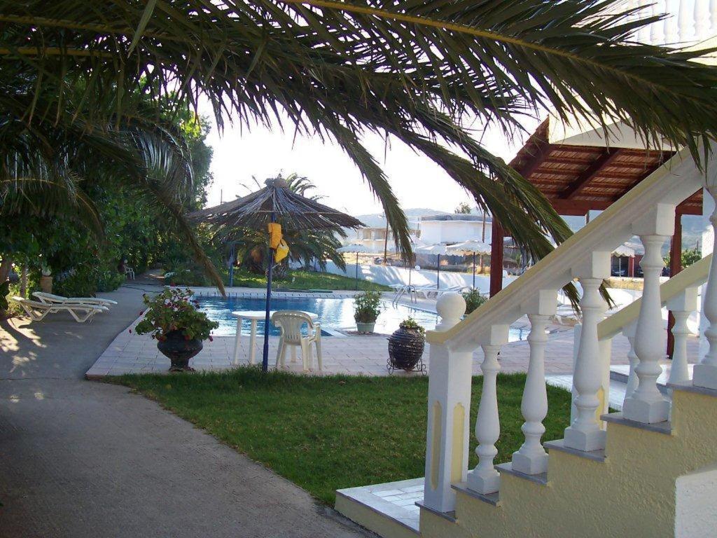 Helgas Paradise Hotell