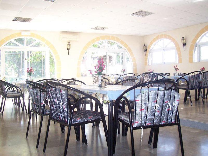 Helgas Paradise Hotell