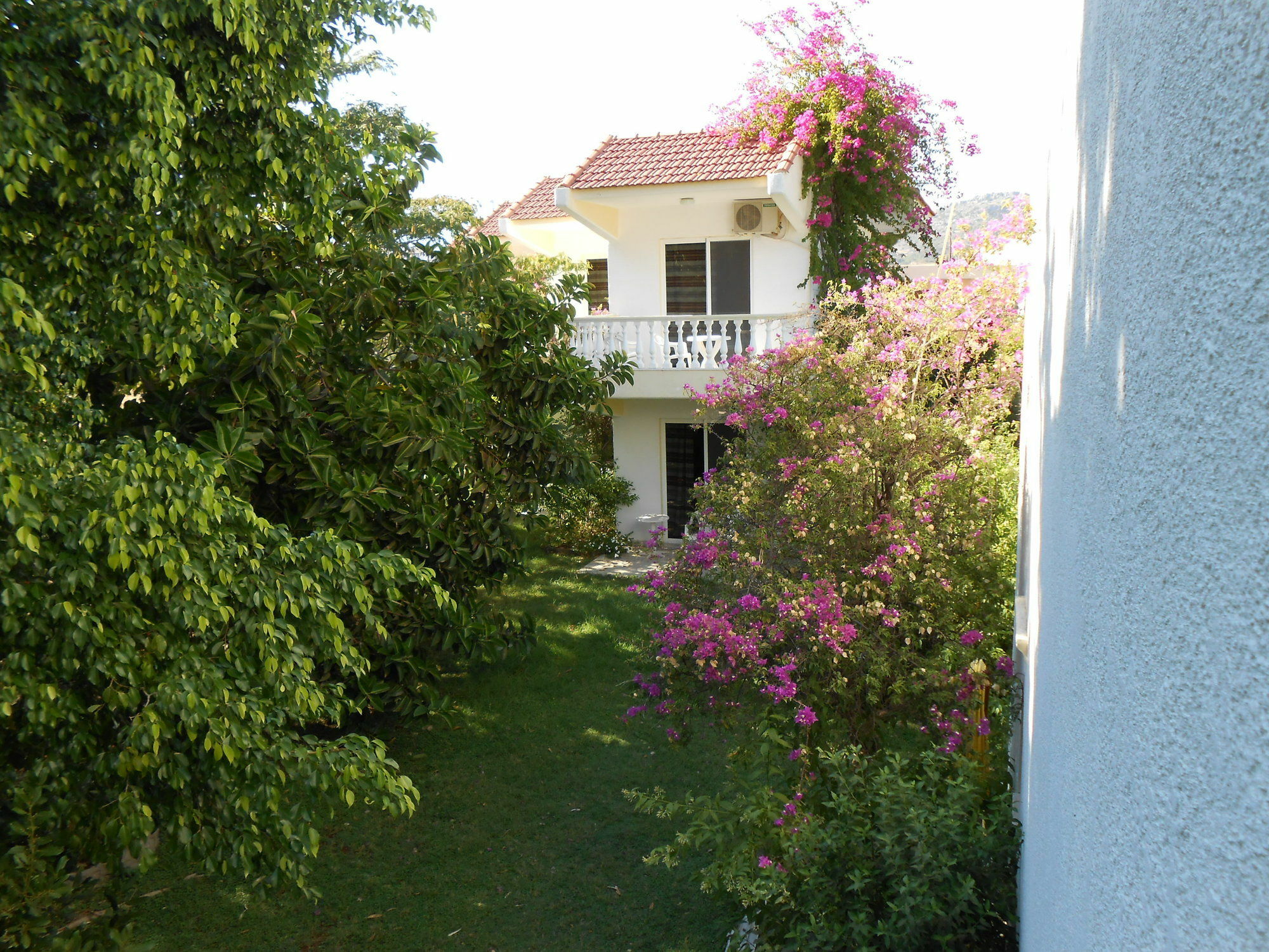 Hotel Helgas Paradise 2*