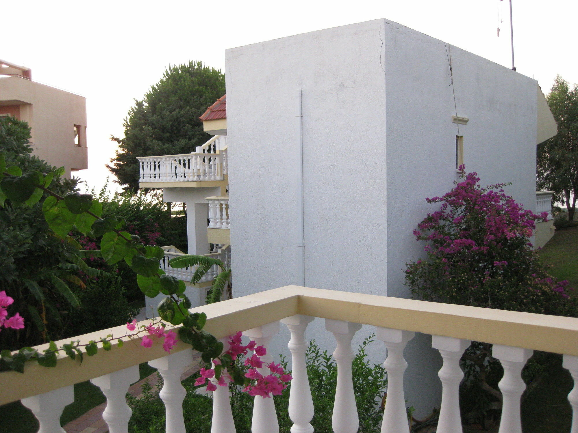 Hotel Helgas Paradise 2*